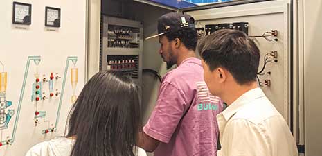 Cote d'Ivoire Customer Visited Strongwin Machinery Factory and Placed Orders for Feed Production Line