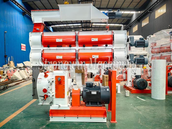 Complete set SZLH350 animal feed pellet production machines packing and shipping to Peru