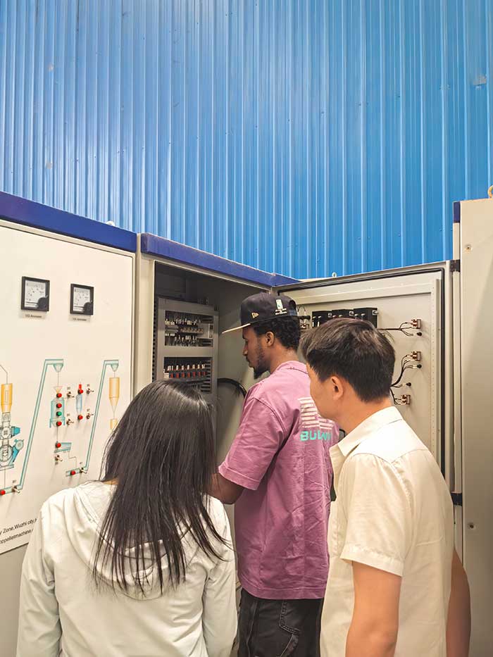 Cote d’Ivoire Customer Visited Strongwin Machinery Factory and Placed Orders for Feed Production Line