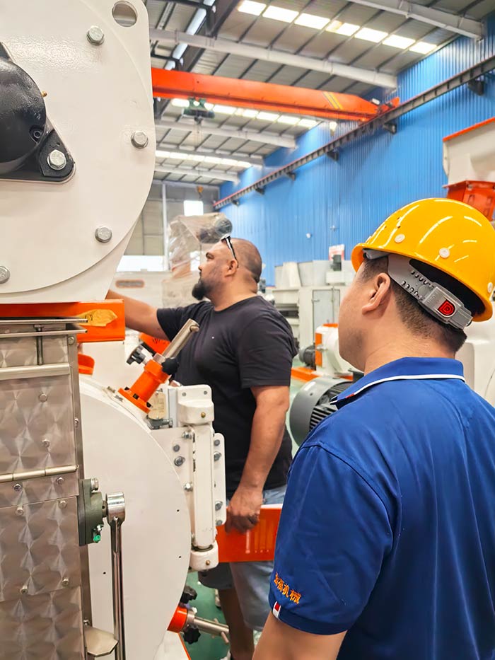 Australian customers visit our factory